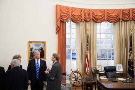 Donald Trump Membuka Jalur Baru Serangan terhadap Hillary Clinton: Pernikahannya